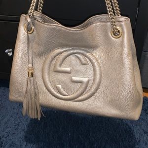 GUCCI
Metallic Pebbled Calfskin Medium Soho Chain Shoulder Bag Golden Beige